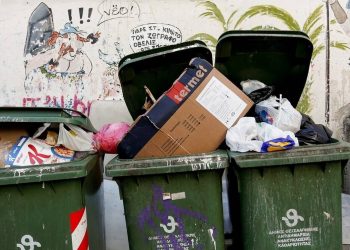 Ηράκλειο: Βρήκαν 7.000 ευρώ στα σκουπίδια και τα κράτησαν – Έκκληση της γυναίκας που τα έχασε