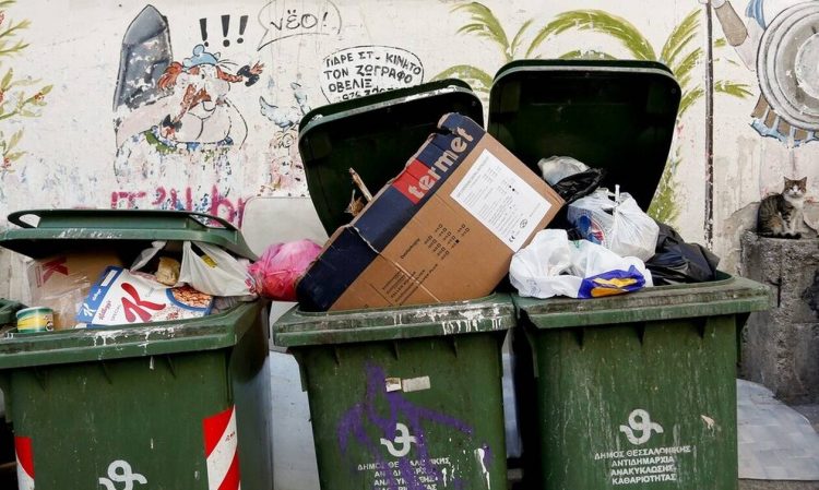 Ηράκλειο: Βρήκαν 7.000 ευρώ στα σκουπίδια και τα κράτησαν – Έκκληση της γυναίκας που τα έχασε