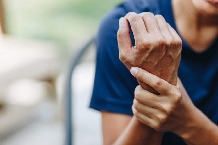10 λόγοι που πονάνε συνεχώς οι αρθρώσεις σας – Βίντεο