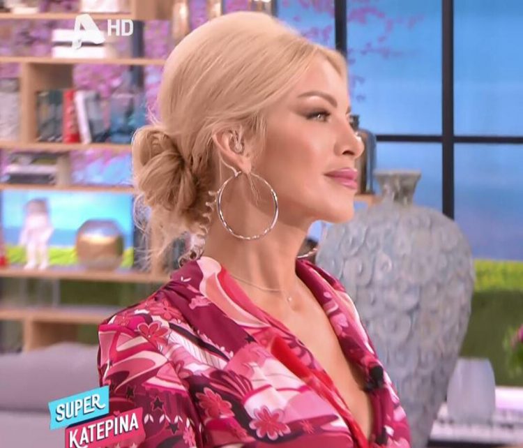 Ο χαμηλός κότσος είναι το απόλυτο all day χτένισμα