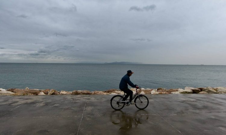 Καιρός: Πού θα σημειωθούν βροχές την Τρίτη – Πότε θα πέσει η θερμοκρασία (pics)