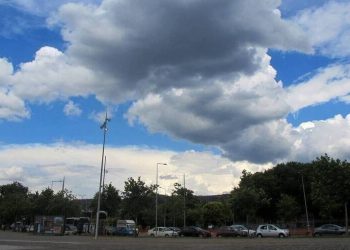 Καιρός: Με τοπικές νεφώσεις και ηλιοφάνεια η Κυριακή – Ισχυρές βροχοπτώσεις από Δευτέρα
