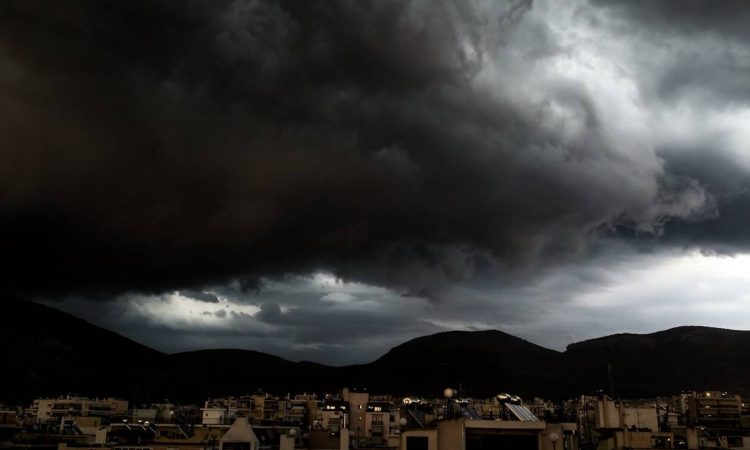 Κακοκαιρία «εξπρές» σήμερα με κατά τόπους έντονα φαινόμενα – «Ανοιξιάτικος» ο καιρός από Τετάρτη