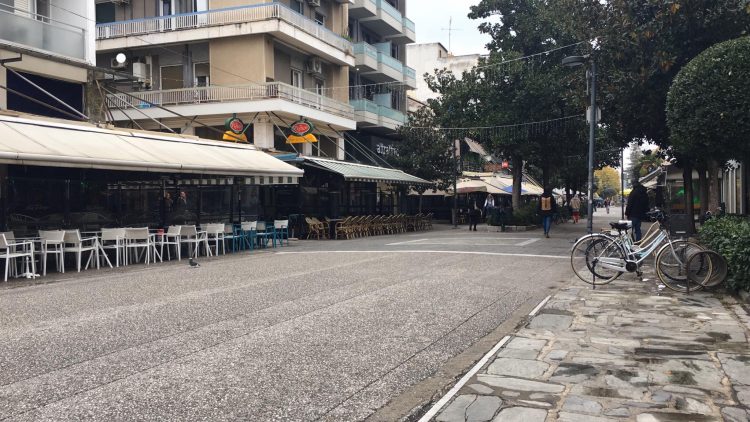 Κατέβασε ρολά η εστίαση στα Τρίκαλα (φωτό)