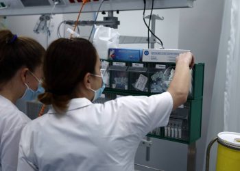 Κορονοϊός: Δύο διασωληνωμένοι πέθαναν εκτός ΜΕΘ στο «Λαϊκό» – «Κραυγή» αγωνίας από τους εργαζομένους