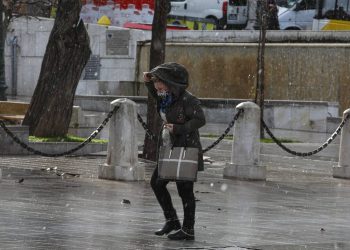 Καιρός – Μαρουσάκης: Ψυχρή πολική αέρια μάζα σήμερα, βροχές και καταιγίδες από την Πέμπτη