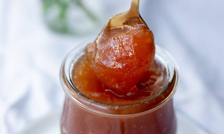 Tips για μαμάδες: Έτσι θα αφαιρέσετε τον λεκέ από μαρμελάδα στα ρούχα