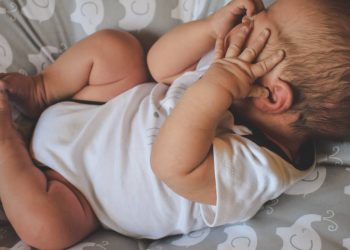 Πώς θα ηρεμήσετε ένα γκρινιάρικο μωρό – Συμβουλές για γονείς και φροντιστές