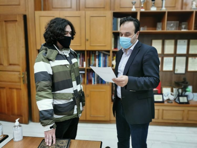 Δ. Τρικκαίων: Ορκίστηκε δημοτικός υπάλληλος, γιος θανόντα εν ώρα υπηρεσίας-Είναι ο νεότερος υπάλληλος του Δήμου