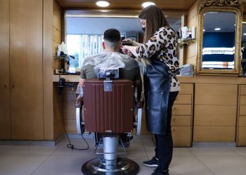 Κομμωτήρια: Τι αλλάζει από το Σάββατο 6 Νοεμβρίου για τους μη εμβολιασμένους