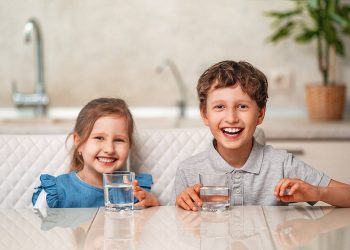 Τα παιδιά σας μπορεί να μην πίνουν αρκετό νερό