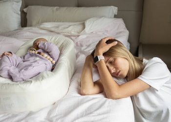 Η μητρότητα μπορεί να είναι απίστευτα μοναχική