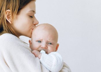 Στοματίτιδα στα βρέφη: Αιτίες, συμπτώματα και αντιμετώπιση