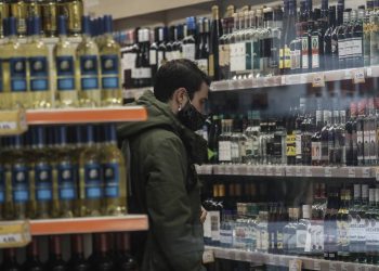 Νέα μέτρα: Πώς θα μπαίνουν οι μη εμβολιασμένοι σε σούπερ μάρκετ και φαρμακεία