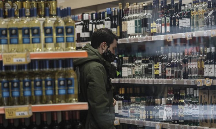 Νέα μέτρα: Πώς θα μπαίνουν οι μη εμβολιασμένοι σε σούπερ μάρκετ και φαρμακεία
