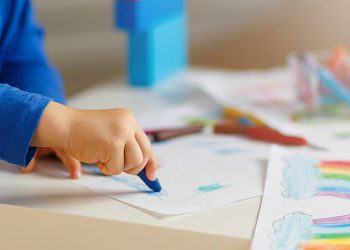 Πέντε τρόποι να ενθαρρύνετε τον μικρό σας Πικάσο στο σπίτι