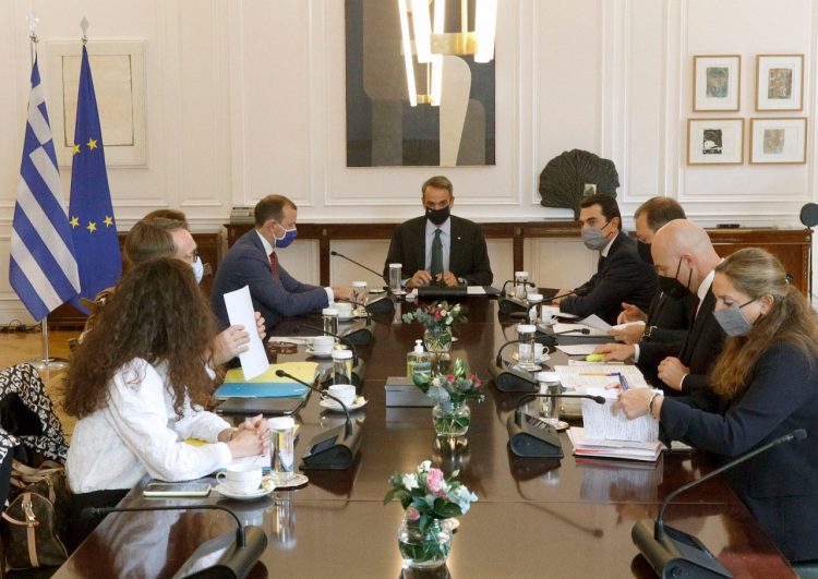 Συνάντηση Μητσοτάκη και Σκρέκα με τον Επίτροπο Περιβάλλοντος της Ε.Ε.