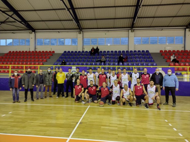 Αστυνομικοί Καρδίτσας και Τρικάλων έπαιξαν μπάσκετ και προσέφεραν σε συνανθρώπους