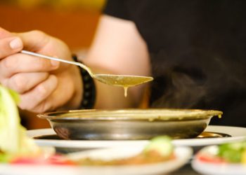 Η καλύτερη σούπα για την μείωση της χοληστερόλης, σύμφωνα με διατροφολόγο