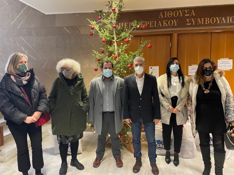 Μοίρασε δώρα σε παιδιά που διεκδικούν ίσες ευκαιρίες στη ζωή ο Περιφερειάρχης Θεσσαλίας