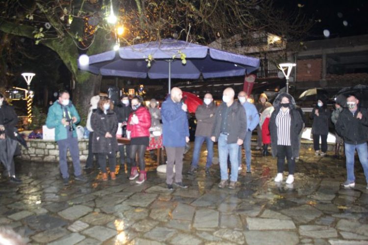 Το άναμμα του Χριστουγεννιάτικου δένδρου στην Ελάτη