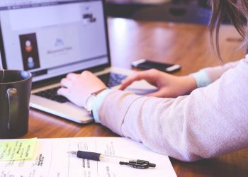 Εργασιακά: Yποχρεωτική τηλεργασία έως 50% σε ιδιωτικό και δημόσιο τομέα