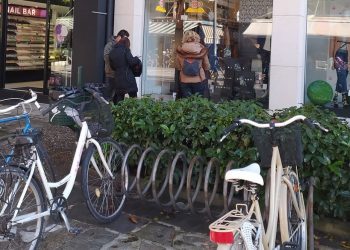 Μικρή η αγοραστική κίνηση στα καταστήματα