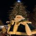 Φως και αισιοδοξία από το λαμπερό χριστουγεννιάτικο δέντρο των Τρικάλων
