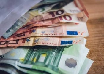 Δώρο Χριστουγέννων 2021: Πότε θα καταβληθεί – Δείτε εδώ πόσα χρήματα θα πάρετε