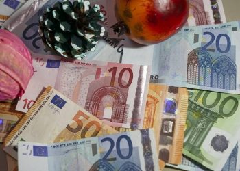 Δώρο Χριστουγέννων 2021: Πότε θα πληρωθεί – Ποιοι είναι οι δικαιούχοι