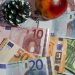 Δώρο Χριστουγέννων 2021: Πότε θα πληρωθεί – Ποιοι είναι οι δικαιούχοι