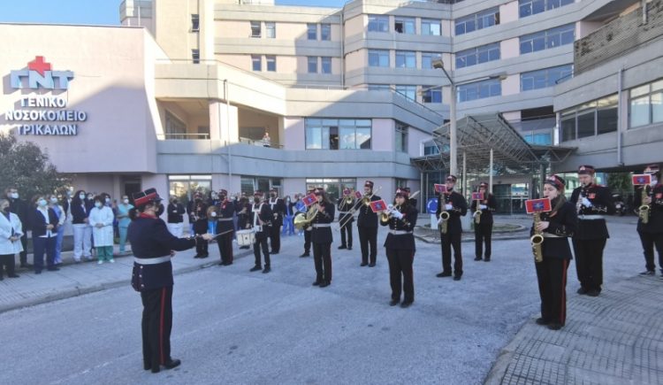 Τα πιο όμορφα κάλαντα από τη Δημοτική Φιλαρμονική Τρικάλων στο Νοσοκομείο