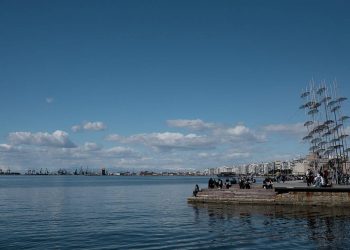 Καιρός: Τετάρτη με λίγα σύννεφα και μικρή πτώση της θερμοκρασίας – Νέα ισχυρή κακοκαιρία από Πέμπτη
