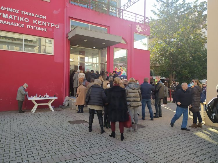 Τρίκαλα: Το ΠΑΣΟΚ είναι εδώ… -Ξεπερνάει κάθε προσδοκία η συμμετοχή στις εκλογές (φωτό)
