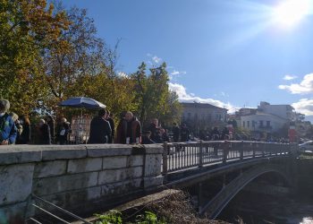 Χριστουγεννιάτικες εικόνες στην πόλη των Τρικάλων-Πλημμύρισε από κόσμο το Κέντρο (φωτό)