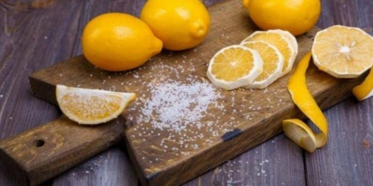 Λεμόνι: 9 εκπληκτικές χρήσεις που θα σας λύσουν τα χέρια