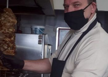 Megas Meatless Yeeros στις “Όρνιθες εις την πυράν” στα Τρίκαλα