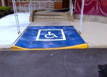 Ράμπες και τουαλέτες για ΑμεΑ σε σχολεία των Τρικάλων