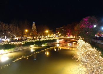 Τα Τρίκαλα σε χριστουγεννιάτικο φόντο-Η πόλη φόρεσε τα γιορτινά της και μαγεύει
