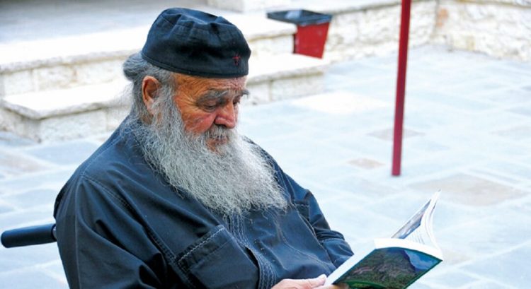 Η ιστορία του Παπά-Θανάση,του γέροντα της αγάπης που φρόντιζε ορφανά και κρατουμένους…
