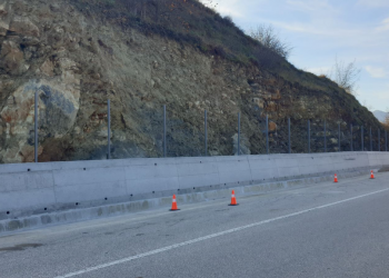 Τοίχος αντιστήριξης για προστασία από βραχοπτώσεις  στο δρόμο Μουζάκι-Καρδίτσα