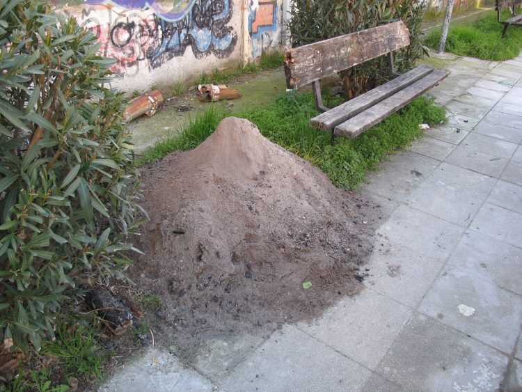 …στάχτη να γίνει ο δημόσιος χώρος