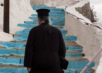 Τι Πρέπει Να Κάνουμε Όταν Συναντήσουμε Ιερέα Στον Δρόμο Μας – Εσείς Το Γνωρίζετε;