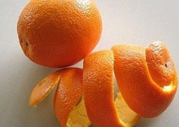 Το κόλπο με το πορτοκάλι στον φούρνο της κουζίνας που λίγοι γνωρίζουν