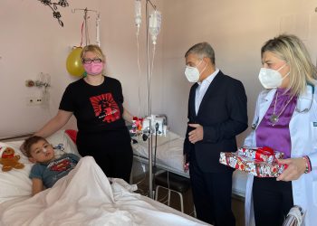 Δώρα από τον Περιφερειάρχη στα παιδιά που νοσηλεύονται στο ΓΝΛ
