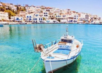 Τα μονοπάτια της Άνδρου προβάλλονται σε κορυφαίο περιοδικό της Γερμανίας