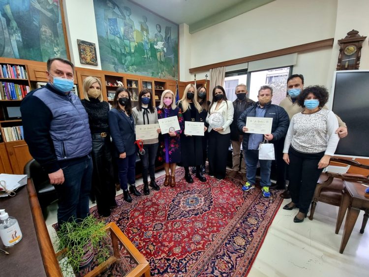 Ποιοι Τρικαλινοί και καταστήματα κέρδισαν τα βραβεία για τον καλύτερο χριστουγεννιάτικο στολισμό