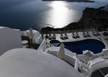 Die Welt: Στους 10 κορυφαίους προορισμούς παγκοσμίως Ρόδος και Σαντορίνη