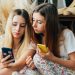 Έρευνα: Οι γονείς υποτιμούν τη χρήση των social media από τους εφήβους