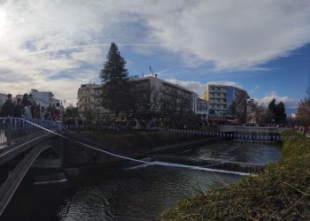 Ο αγιασμός των υδάτων στην πόλη των Τρικάλων (φωτό-video)